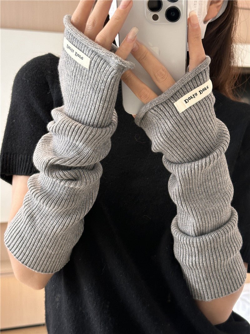 **Manches en Maille Cascadantes – Élégance Cosy pour un Style Superposé** (MAC312)