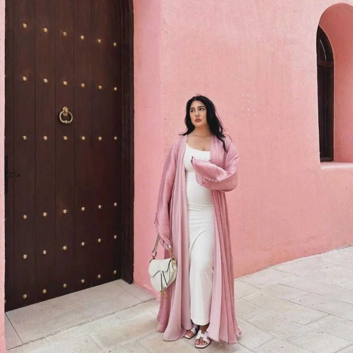 Abaya Ouverte en Satin Brillant | Abaya Brillante à Manches Volantes (MOA141)