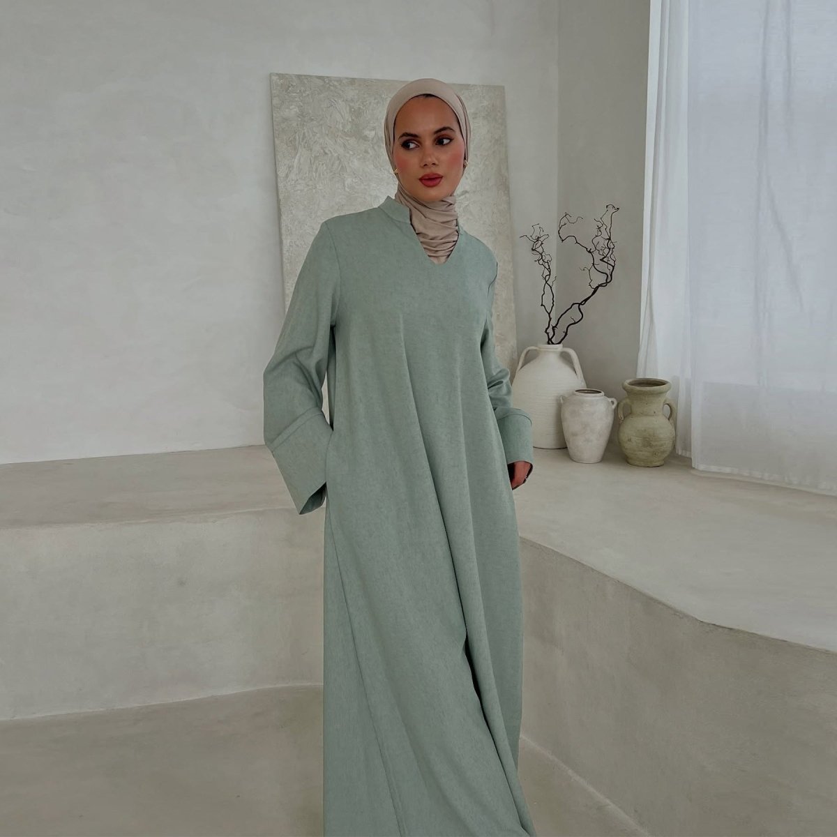 Abaya oversize à col en V avec poches | Robe longue unie à manches larges (MA331)