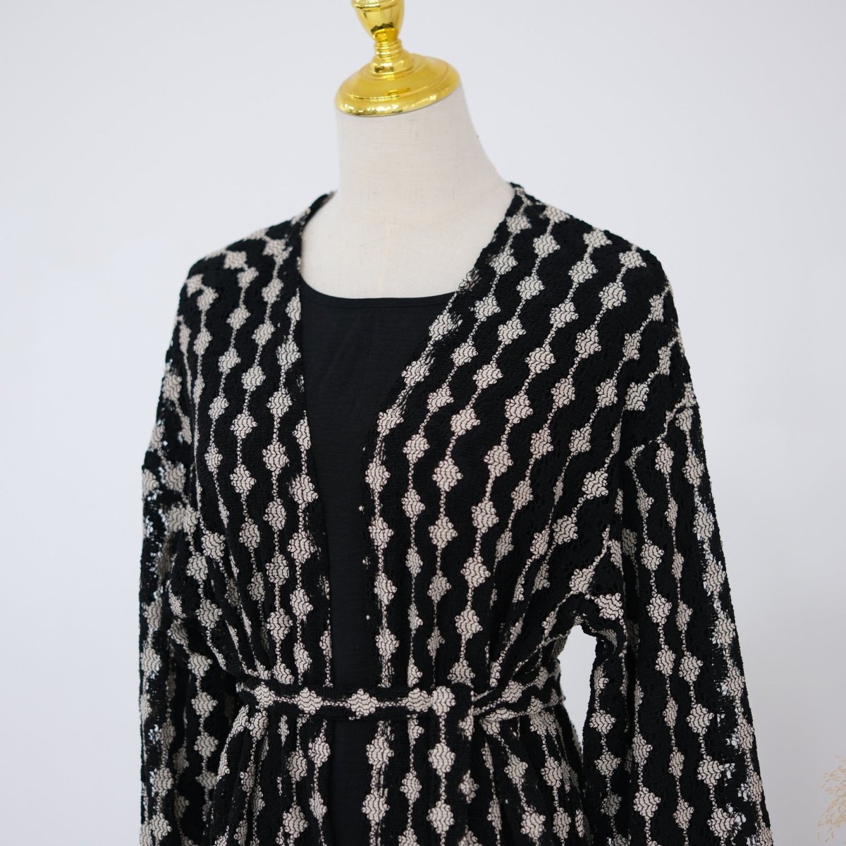 Abaya ouverte en tricot dentelle ajourée (MOA327)