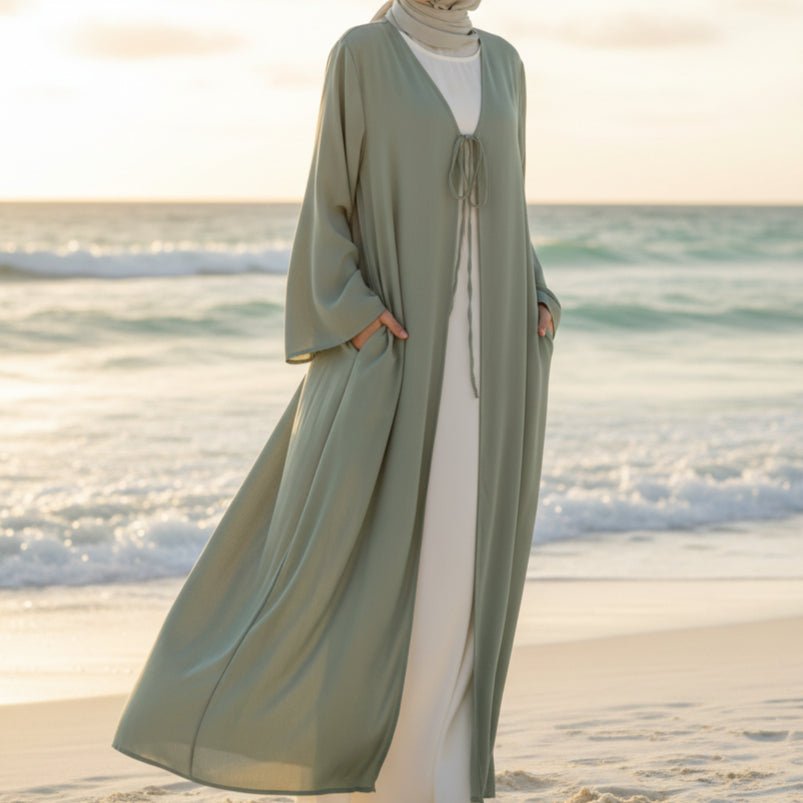 Abaya Ouverture Essentielle Essential Zoom avec Fermeture à Lacet et Poches (UKMOA309)