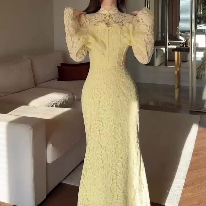 Robe de luxe en dentelle avec manches évasées (MS339)