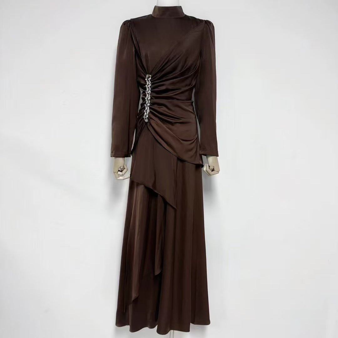 Robe froncée ornée de cristaux avec jupe à volant asymétrique (MS346)