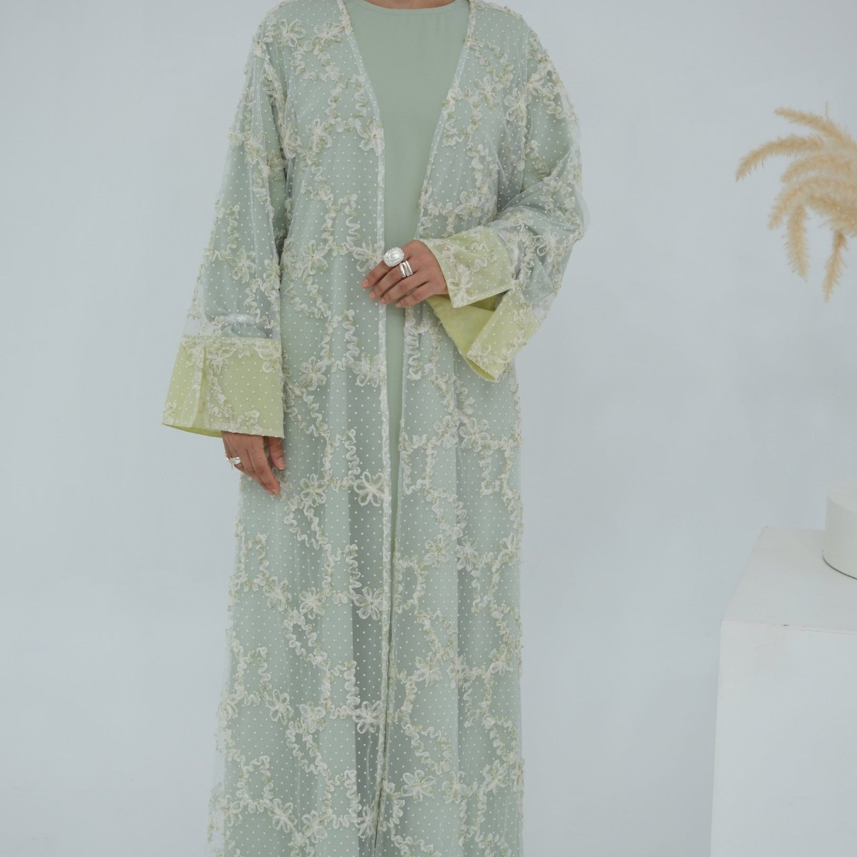 Abaya ouverte en mesh floral 3D (MOA288)