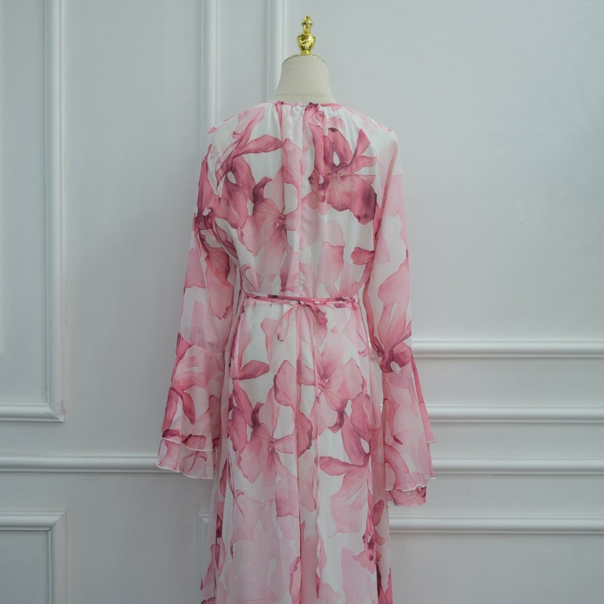 Robe maxi imprimée aquarelle à double couche et manches évasées (MS479)