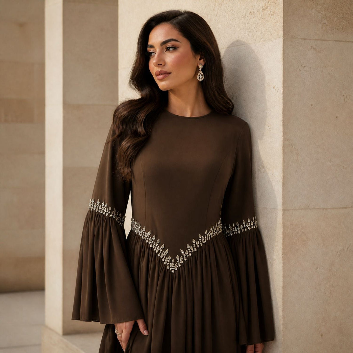 Robe Maxi Taille et Poignets Ornés de Strass avec Manches Évasées (MS513)
