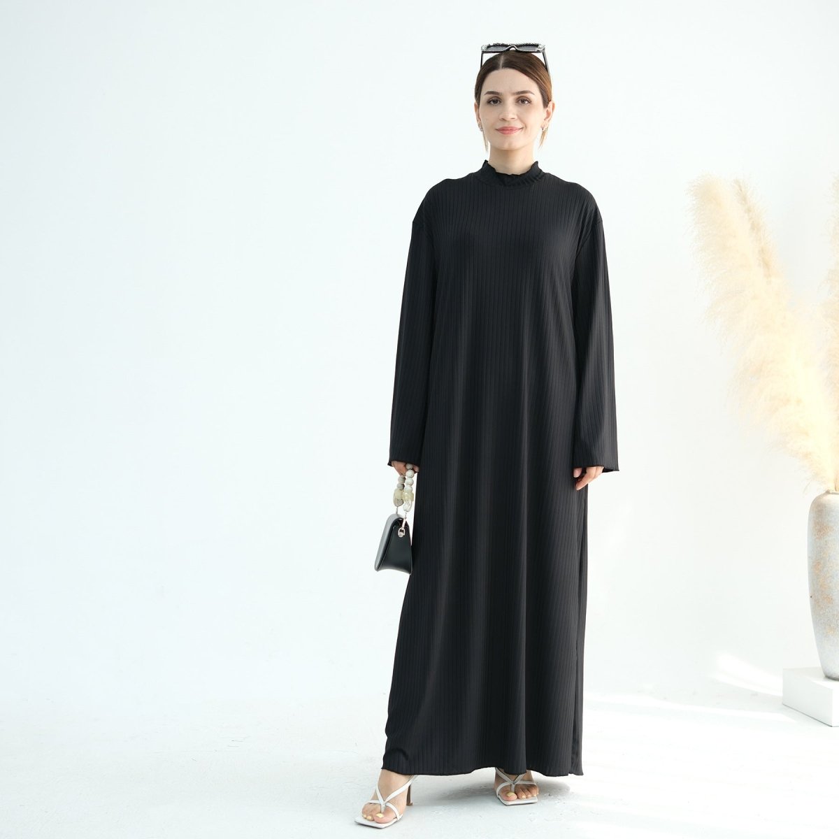 Abaya unie à col montant avec impression sous les bras (MA118)