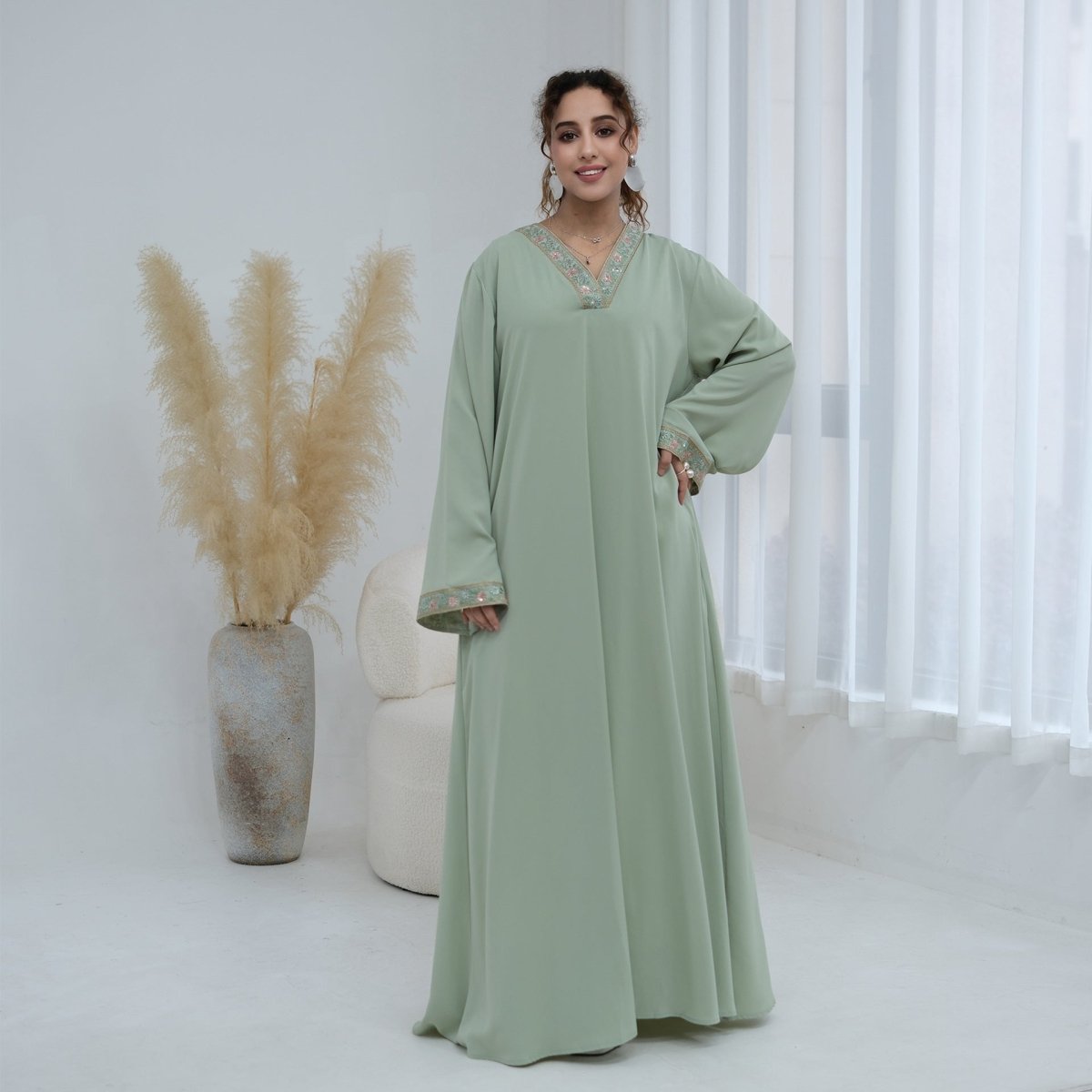 Robe Maxi Nida à Col en V Brodée Florale (MA448)