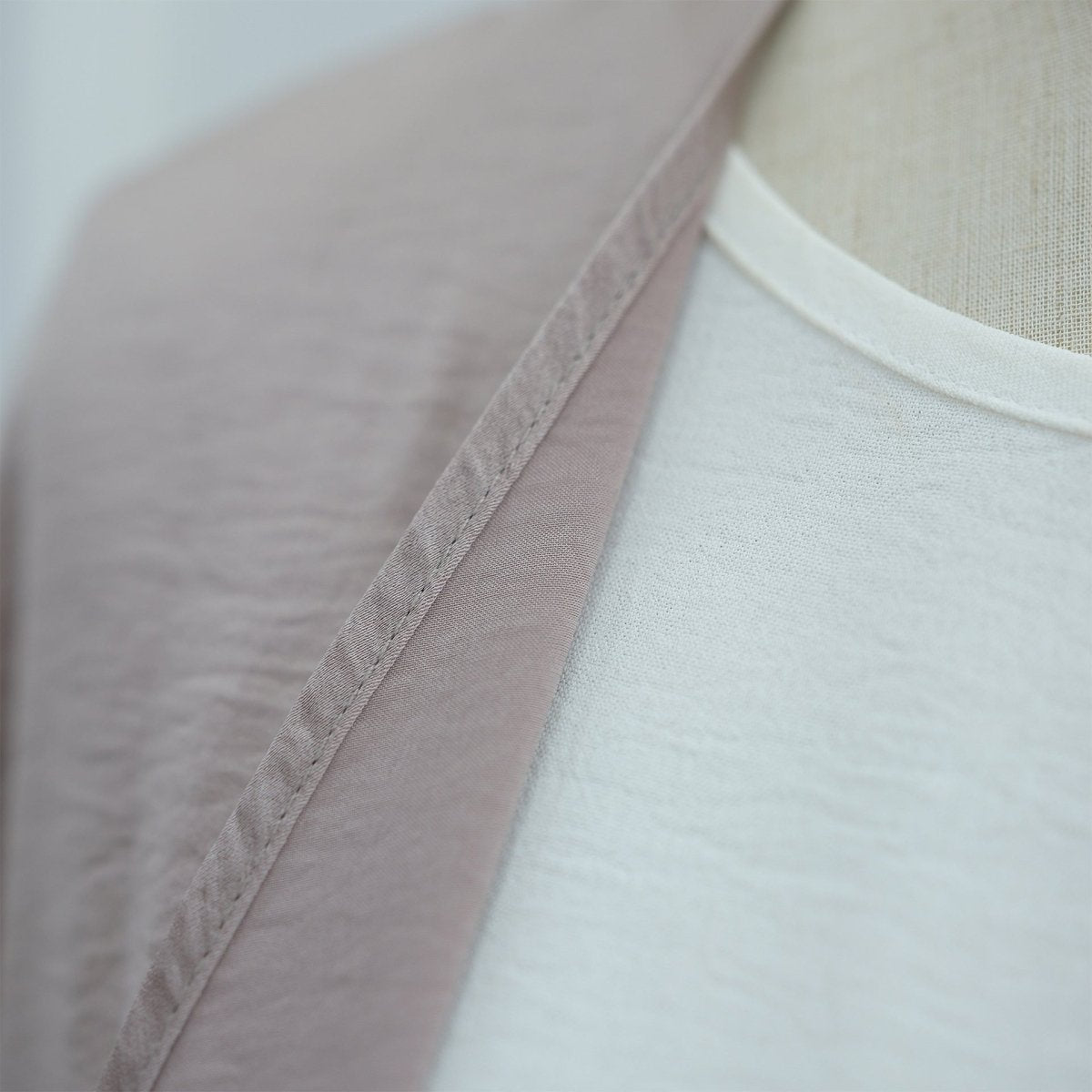 Abaya Ouverte Froissée avec Poignet en Dentelle (MOA328)