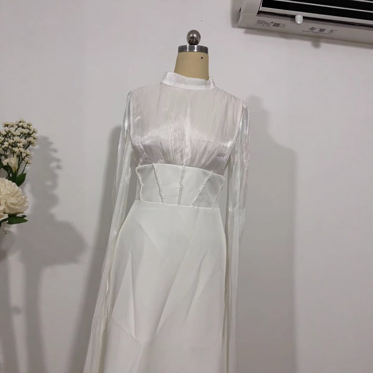 Robe Abaya élégante en satin de soie à manches amples | Robe longue modeste taille haute avec détail de bretelle dos (MA295)