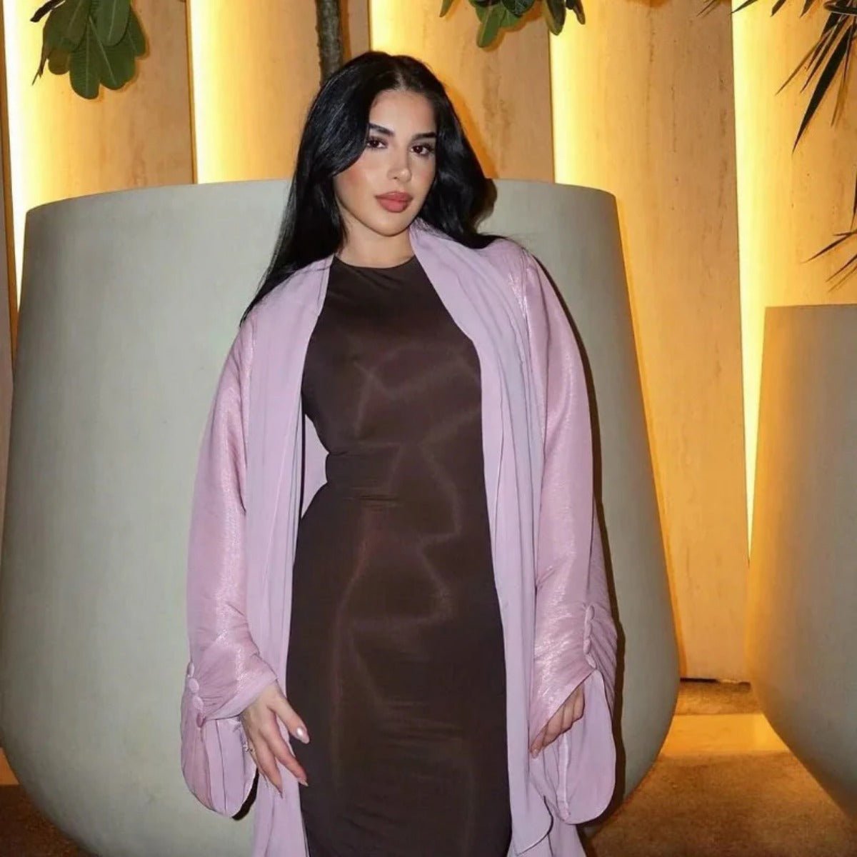 Abaya Ouverte en Satin Brillant | Abaya Brillante à Manches Volantes (MOA141)