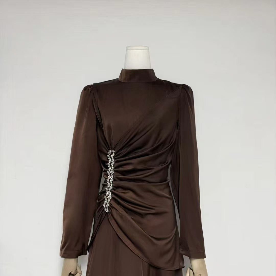 Robe froncée ornée de cristaux avec jupe à volant asymétrique (MS346)