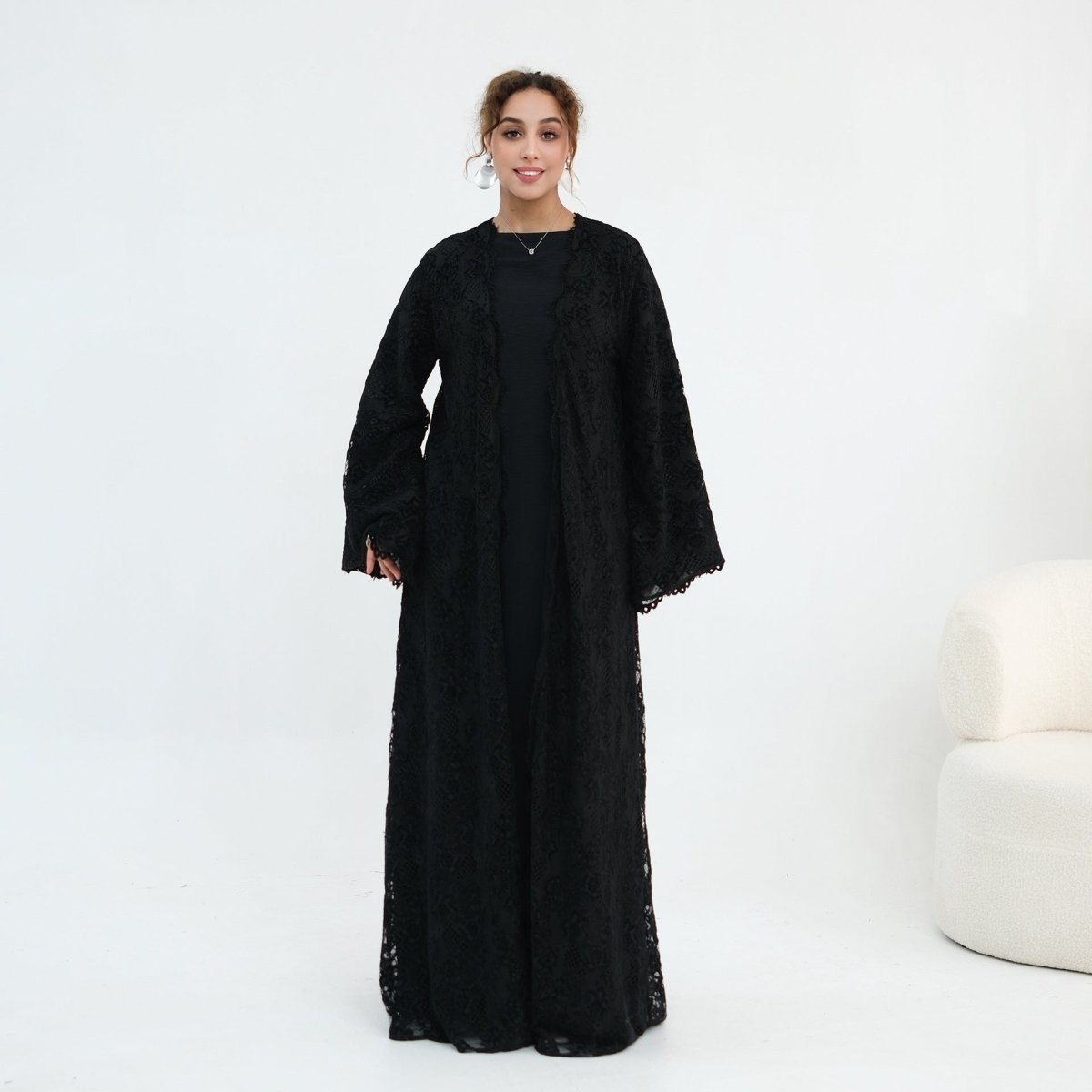 Abaya ouverte en dentelle florale avec doublure (MOA329)
