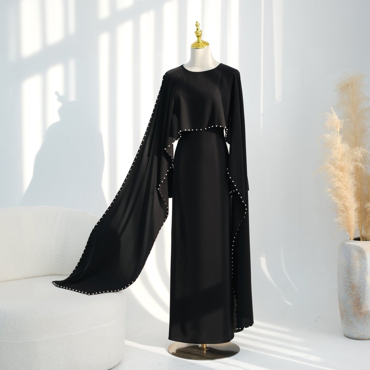 Robe Maxi Nida à Manches Cape et Perles Brodées à la Main (MS439)