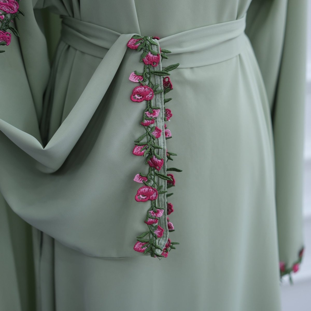 Robe Maxi à Bourgeon de Rose Brodé et Bordure Diagonale(MA455)