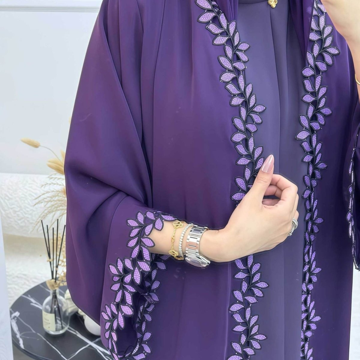 Abaya Leaf Lace Trim | Robe Maxi Ouverte Brodée et Élégante (MOA255)