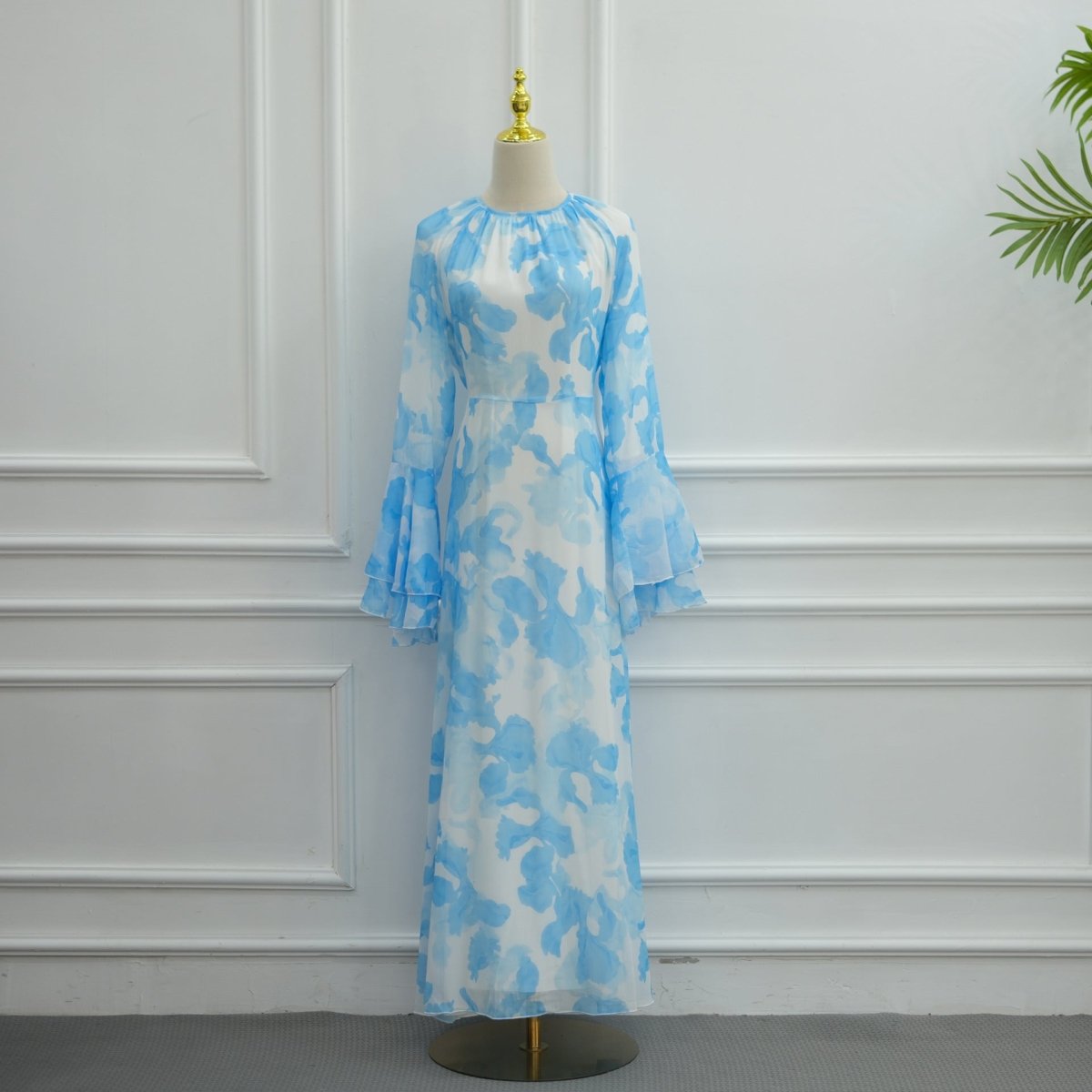 Robe maxi imprimée aquarelle à double couche et manches évasées (MS479)