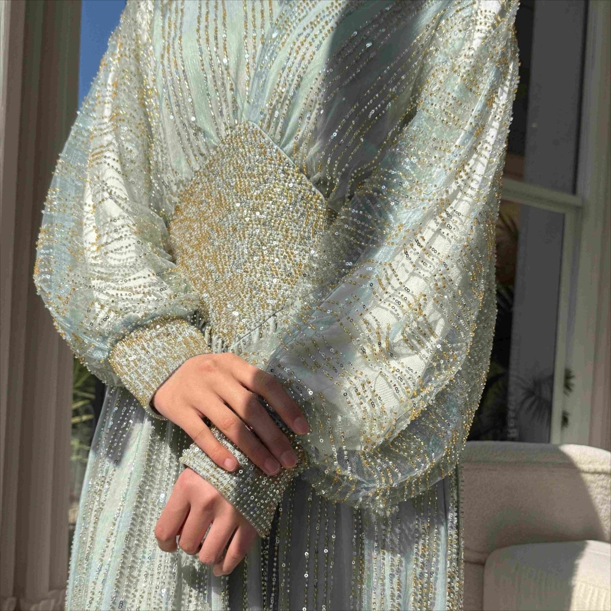Abaya élégante ornée de cristaux à taille marquée (MA391)