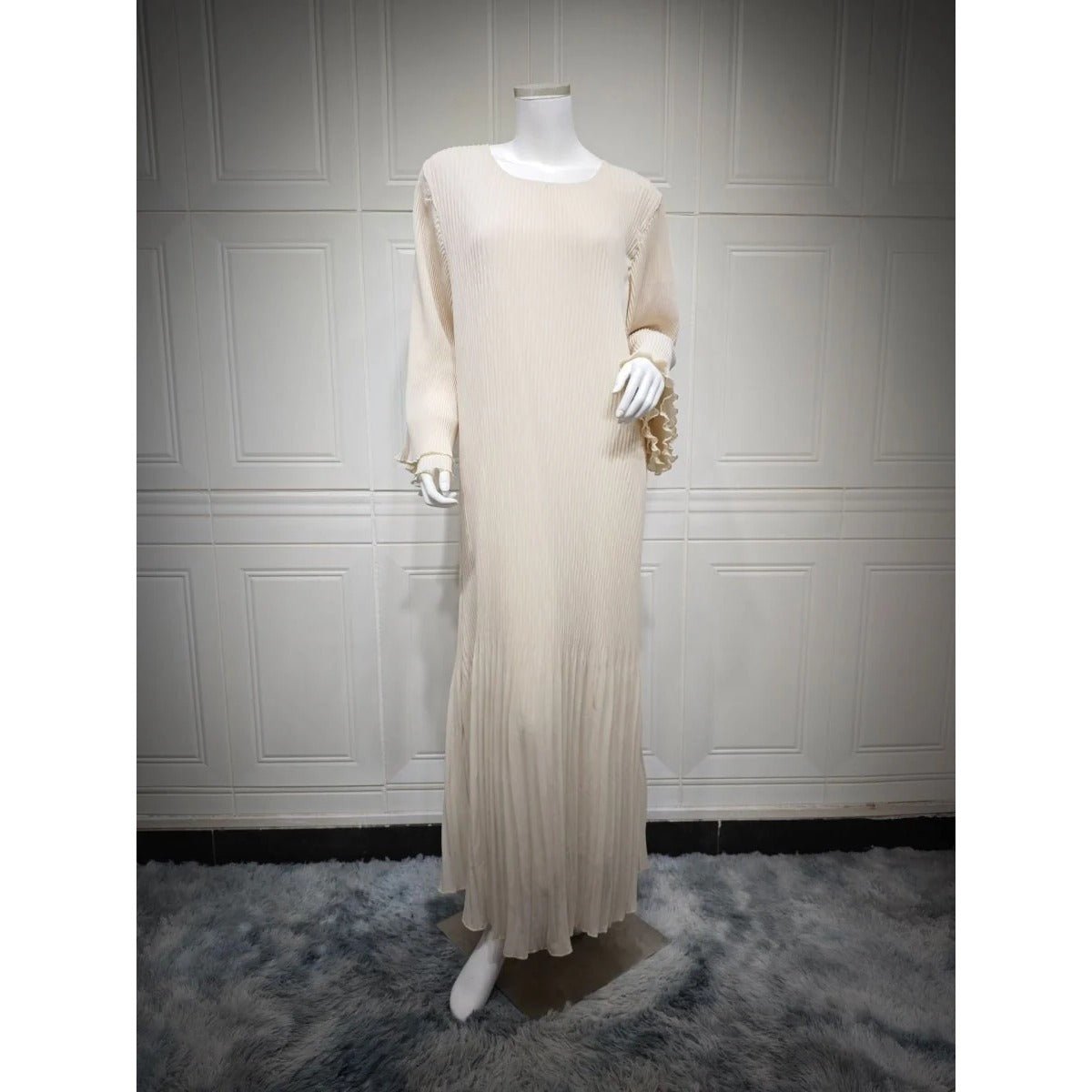 Robe Abaya élégante en mousseline plissée pour femmes musulmanes, coupe pull-over modeste, coloris uni, avec manches évasées (MA176)