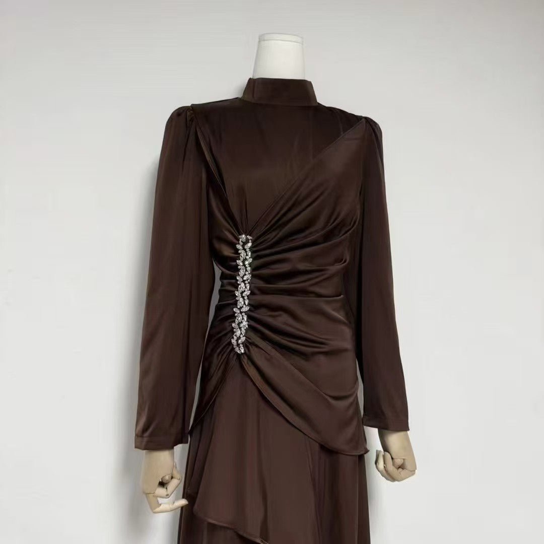 Robe froncée ornée de cristaux avec jupe à volant asymétrique (MS346)
