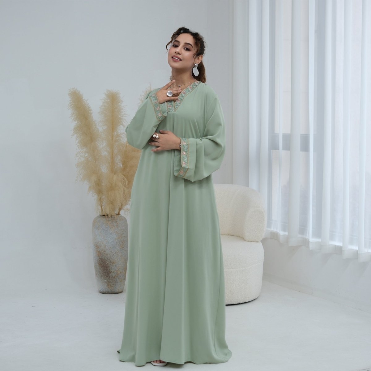 Robe Maxi Nida à Col en V Brodée Florale (MA448)