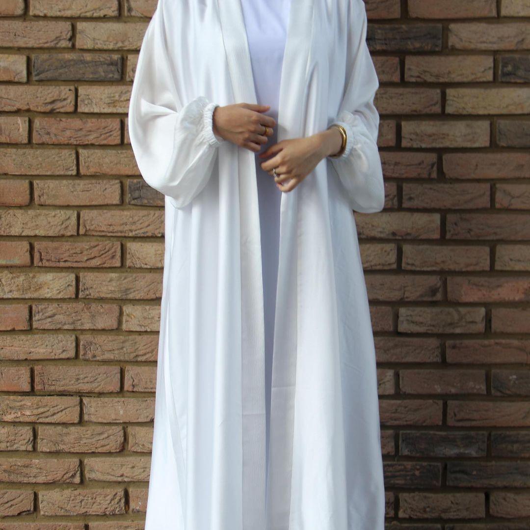 Abaya Ouverte en Satin à Manches Froncées (MOA048)