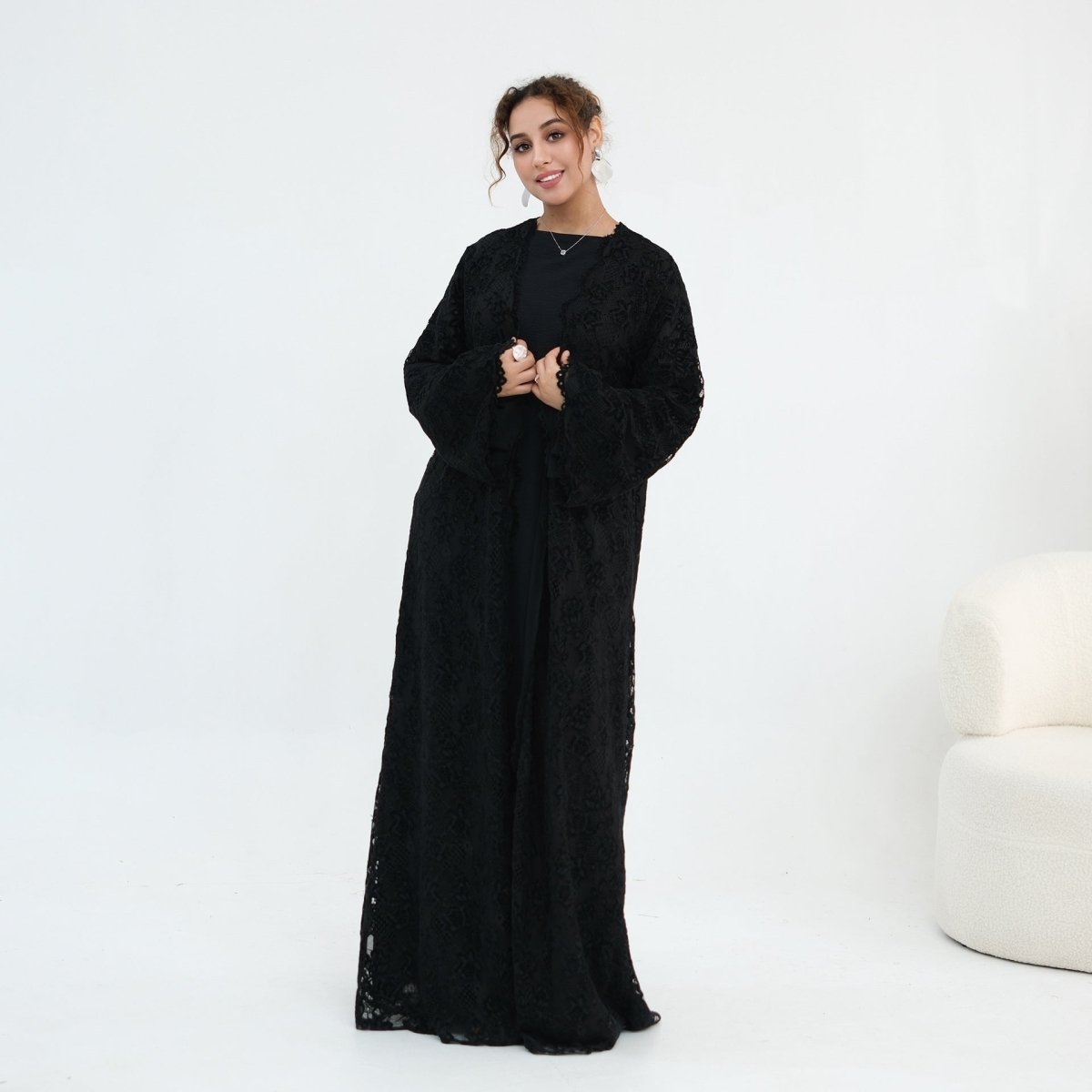 Abaya ouverte en dentelle florale avec doublure (MOA329)