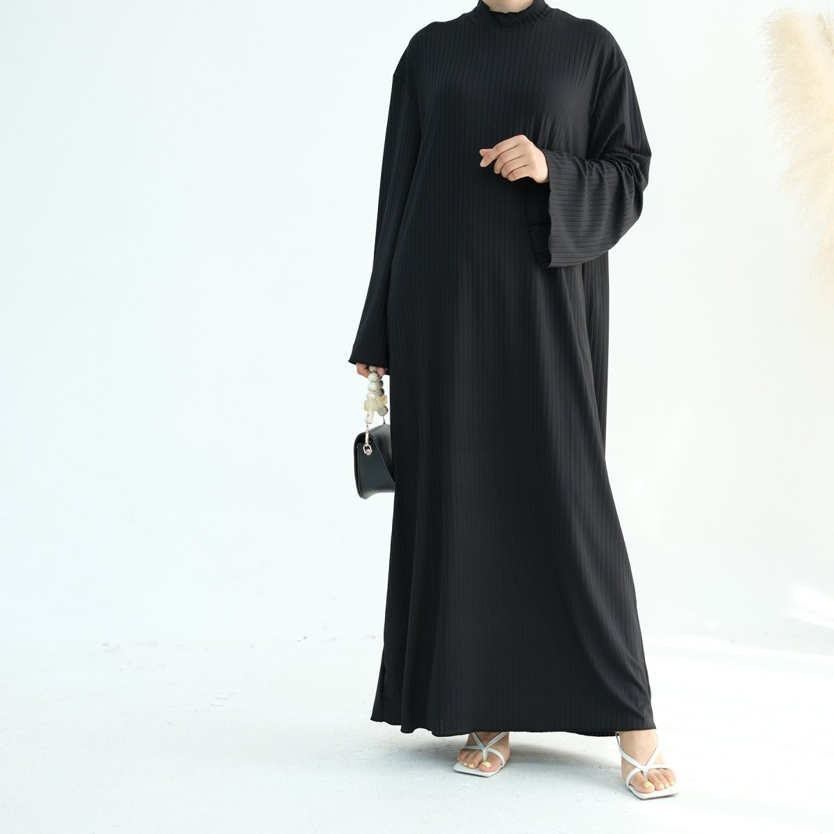 Abaya unie à col montant avec impression sous les bras (MA118)