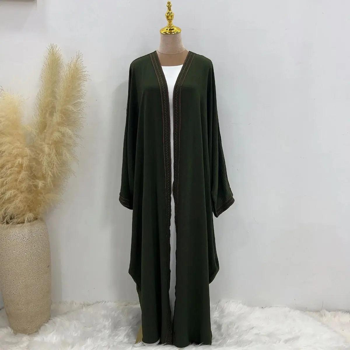 Abaya ouverte à manches chauve-souris avec broderie (MOA015)