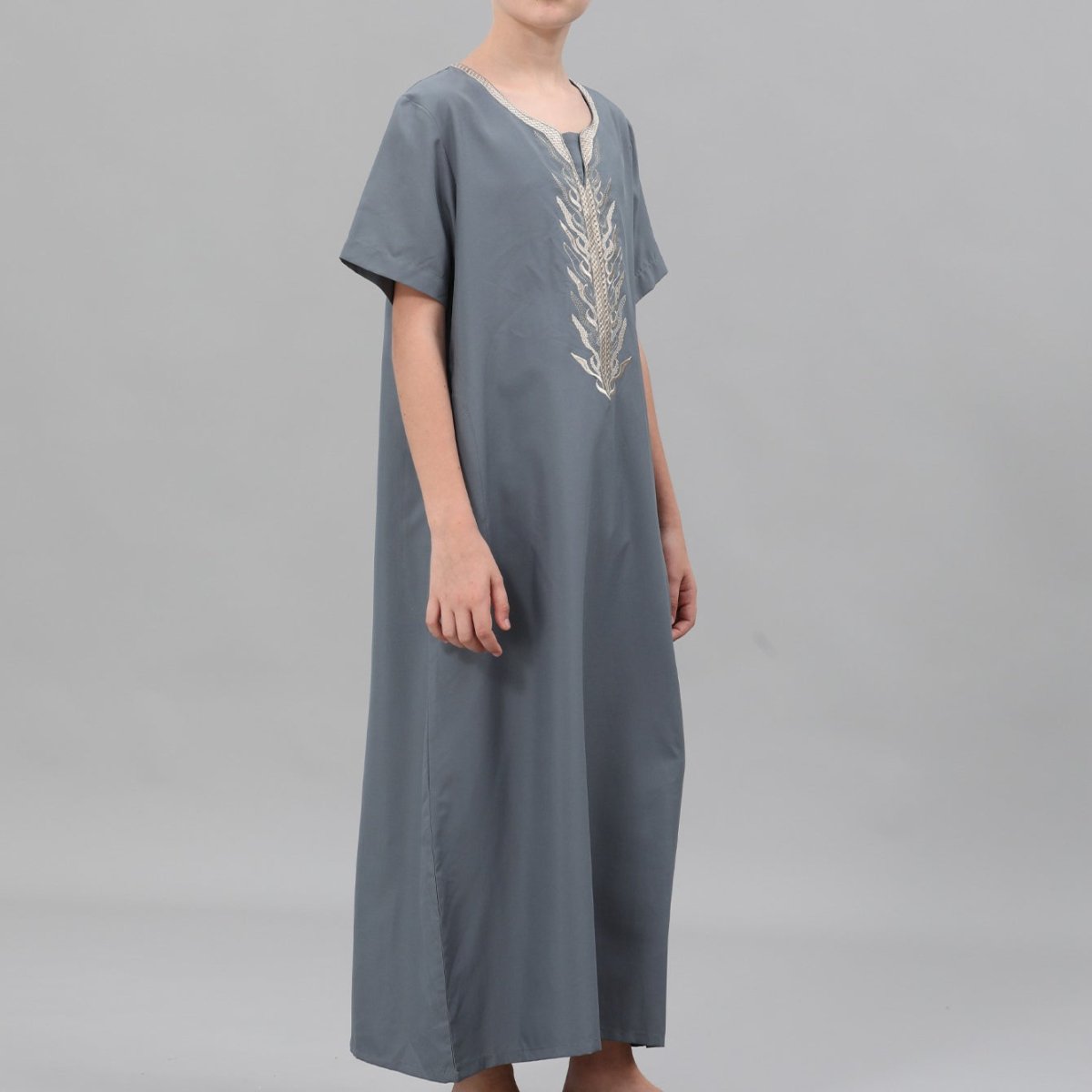 Qamis brodé pour garçons avec poches latérales (MKB035)