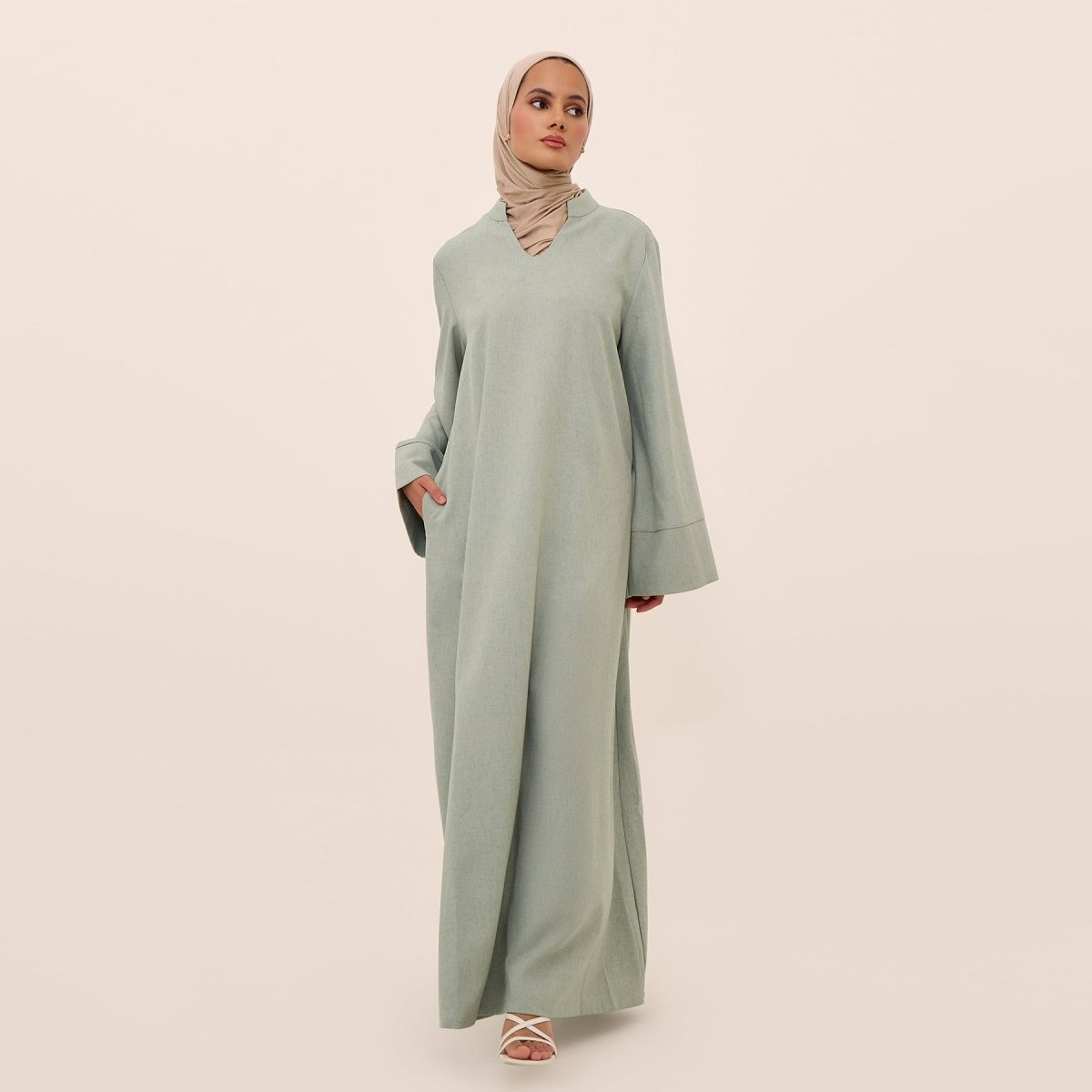 Abaya oversize à col en V avec poches | Robe longue unie à manches larges (MA331)