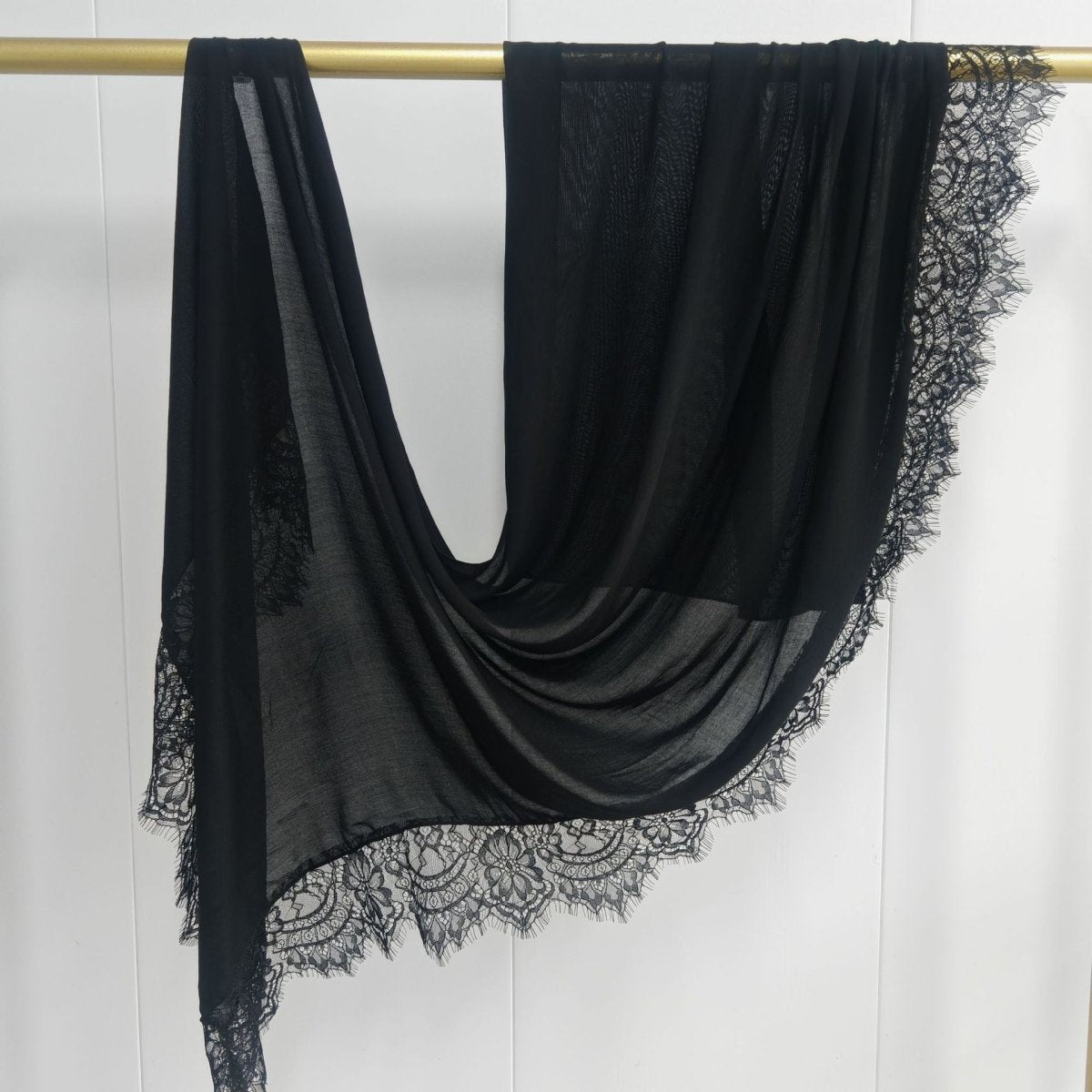 Hijab en rayonne avec bordure en dentelle (MH211)