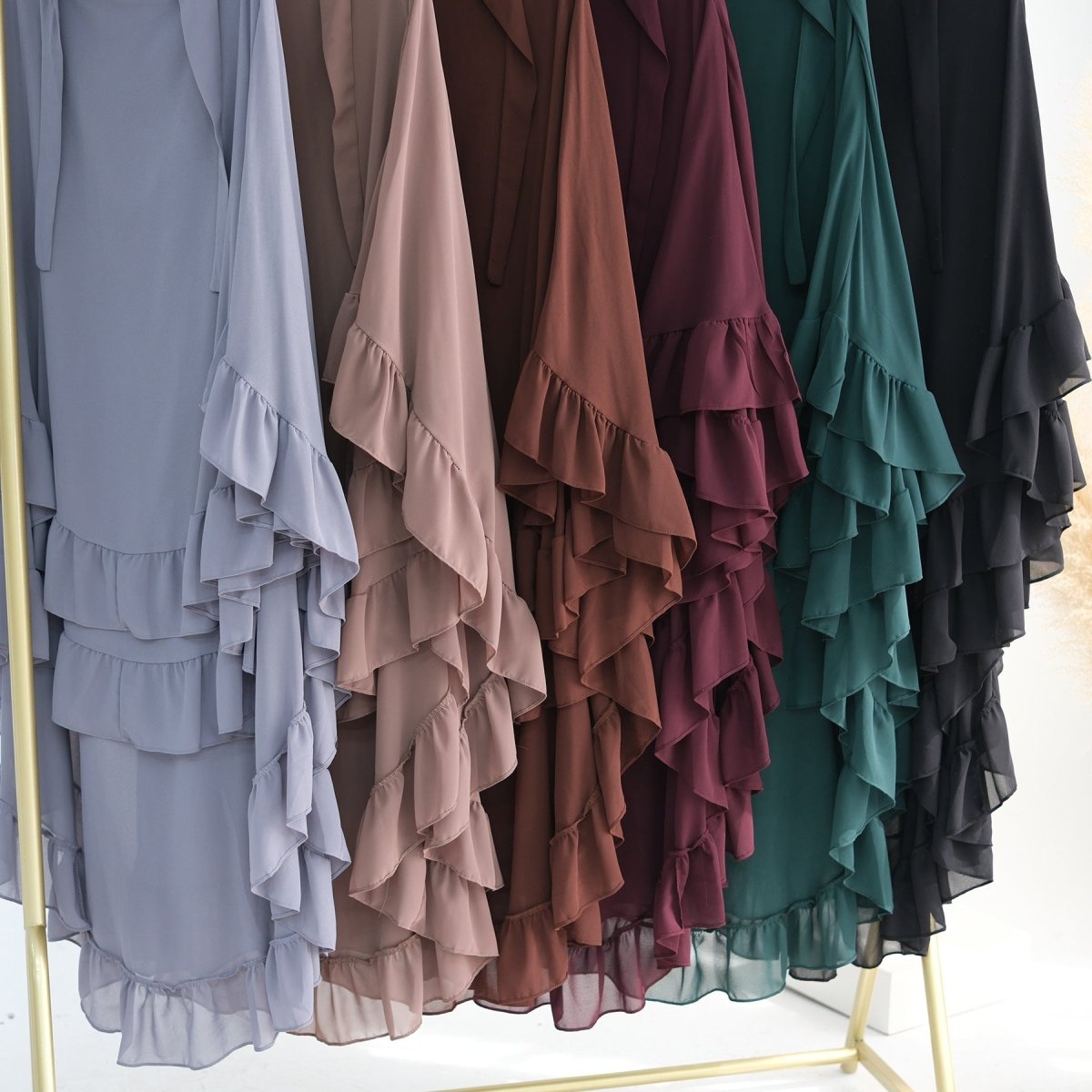 Hijabs Musulmans Unis et Doux au Design Cape Fluide | Foulard à Double Épaisseur, Grande Ampleur et Bords Volantés (MK023)
