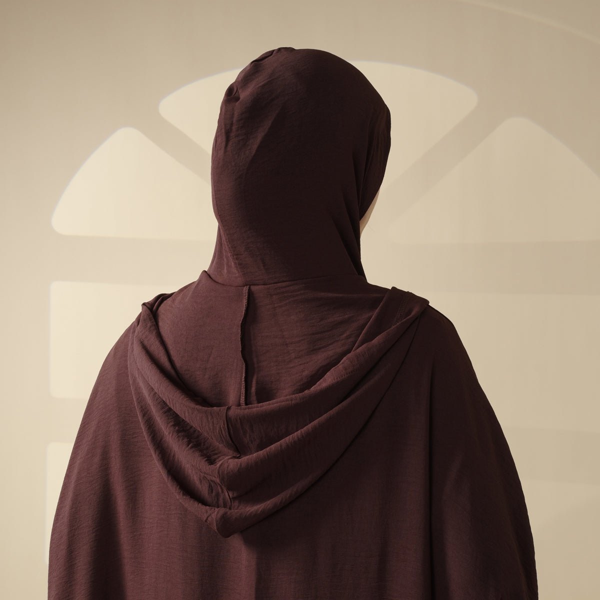 Jilbab Uni et Élégant à Capuche | Jilbab en Crêpe avec Capuche Intégrée (MJ015)