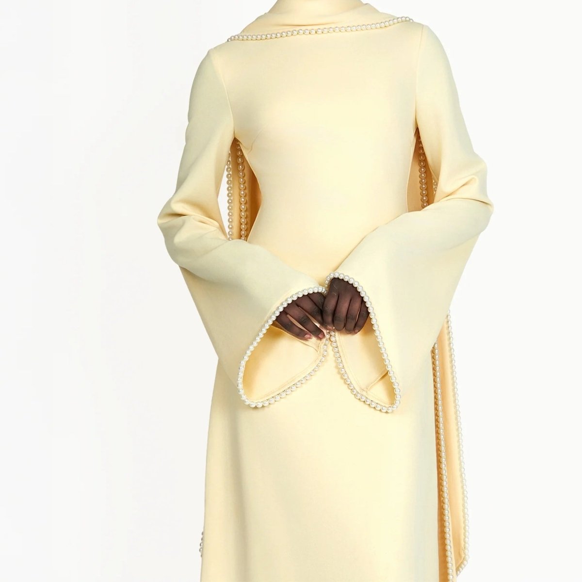 Robe de soirée élégante à manches cape ornée de perles (UKMA337)