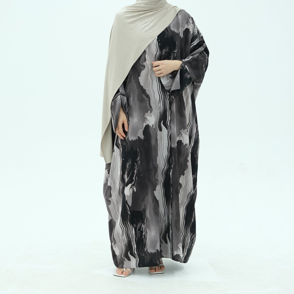 Cardigan Abaya imprimé élégant, motifs floraux géométriques artistiques, mode islamique modeste (MOA154)