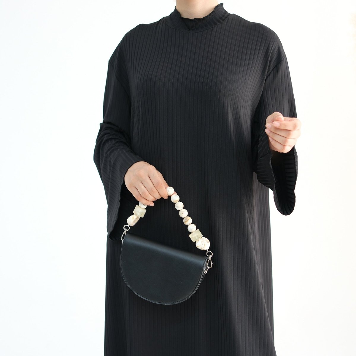 Abaya unie à col montant avec impression sous les bras (MA118)
