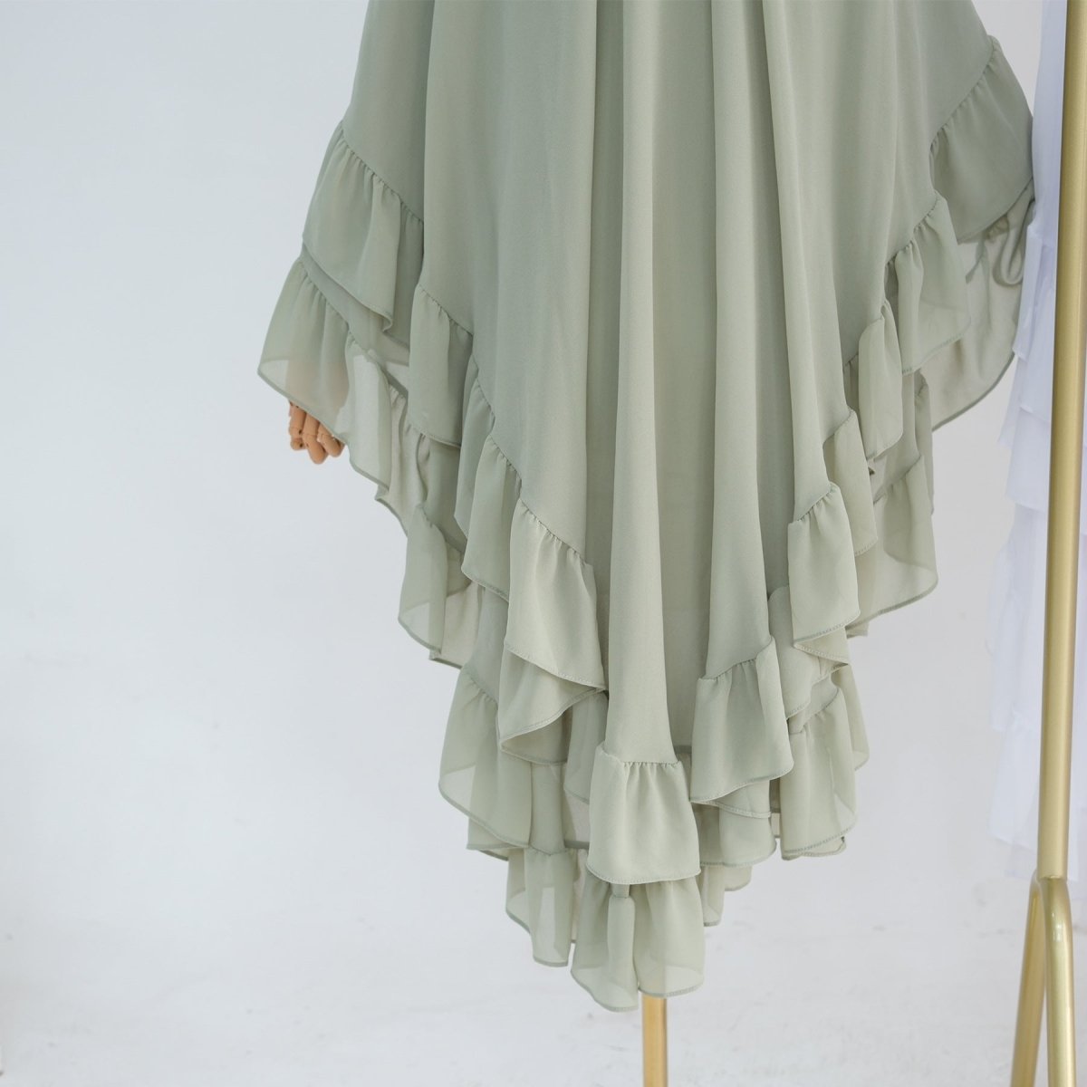 Hijabs Musulmans Unis et Doux au Design Cape Fluide | Foulard à Double Épaisseur, Grande Ampleur et Bords Volantés (MK023)