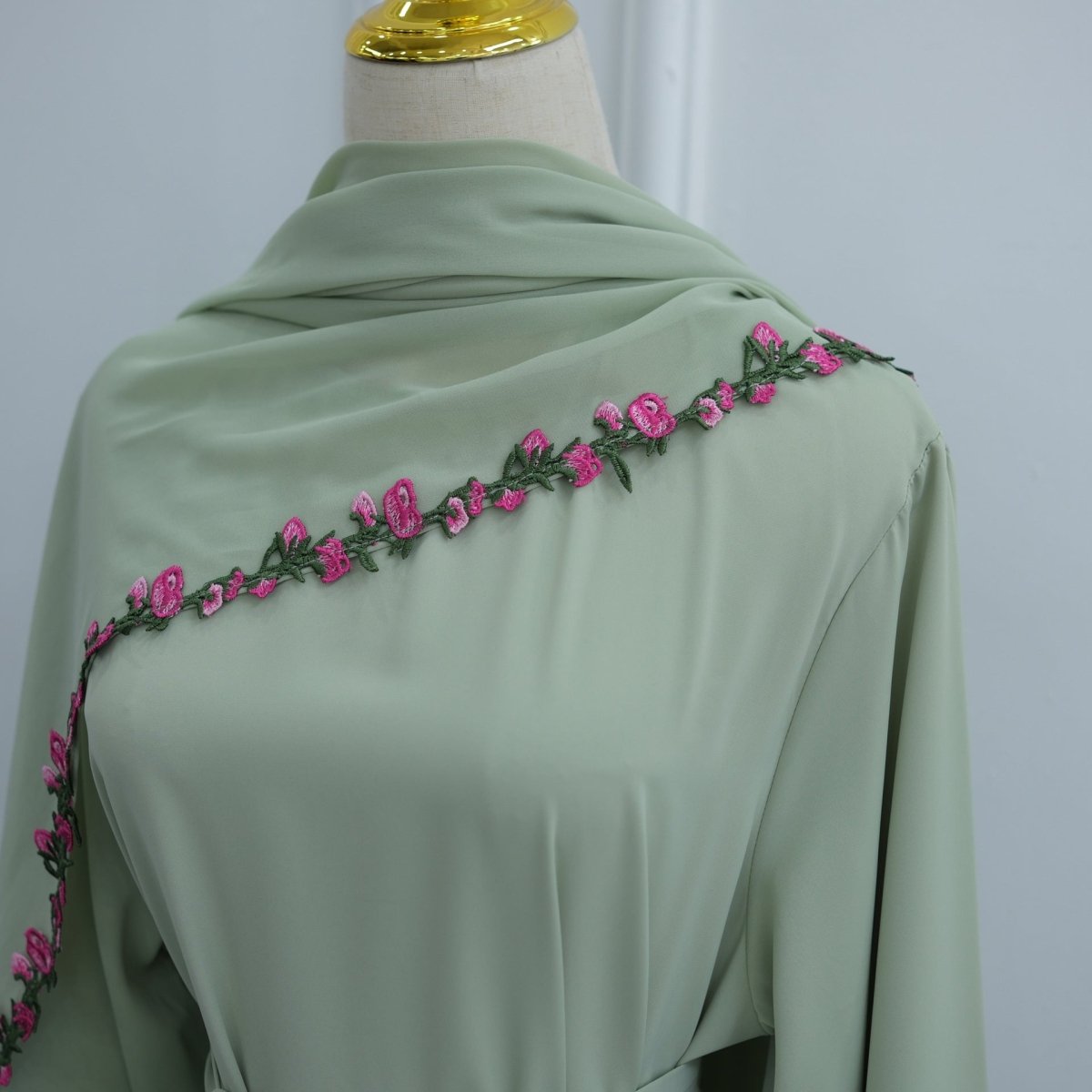 Robe Maxi à Bourgeon de Rose Brodé et Bordure Diagonale(MA455)