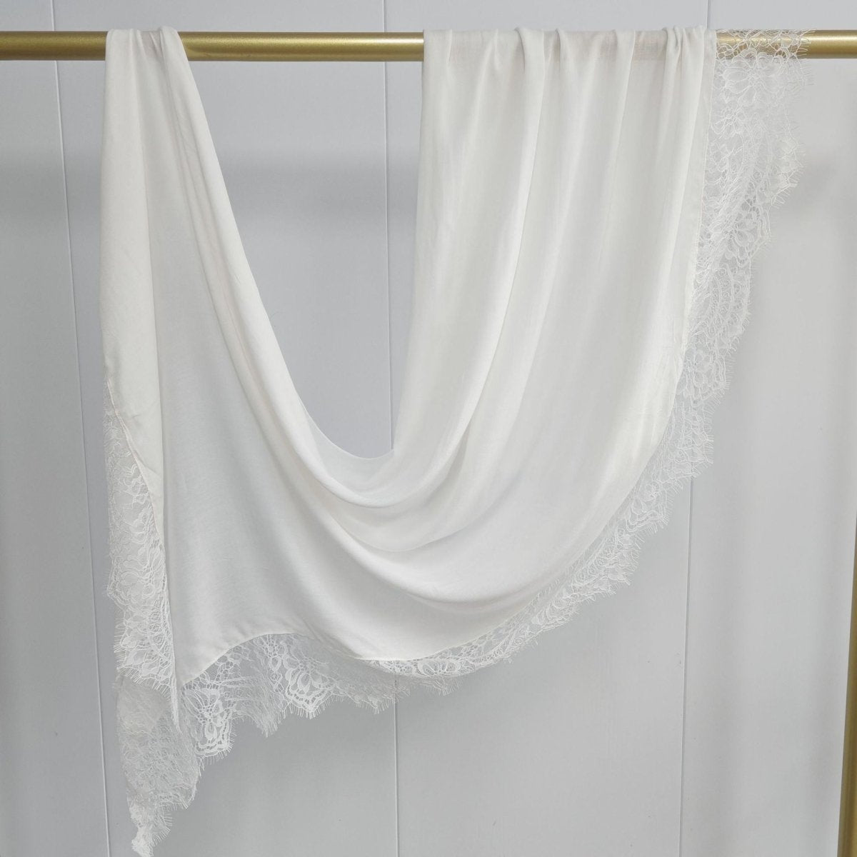 Hijab en rayonne avec bordure en dentelle (MH211)