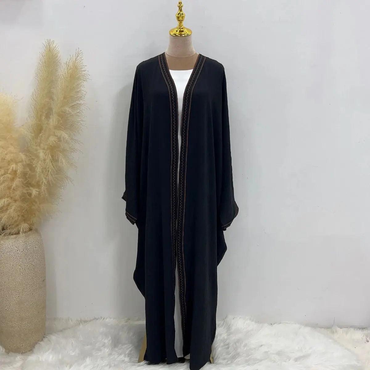 Abaya ouverte à manches chauve-souris avec broderie (MOA015)