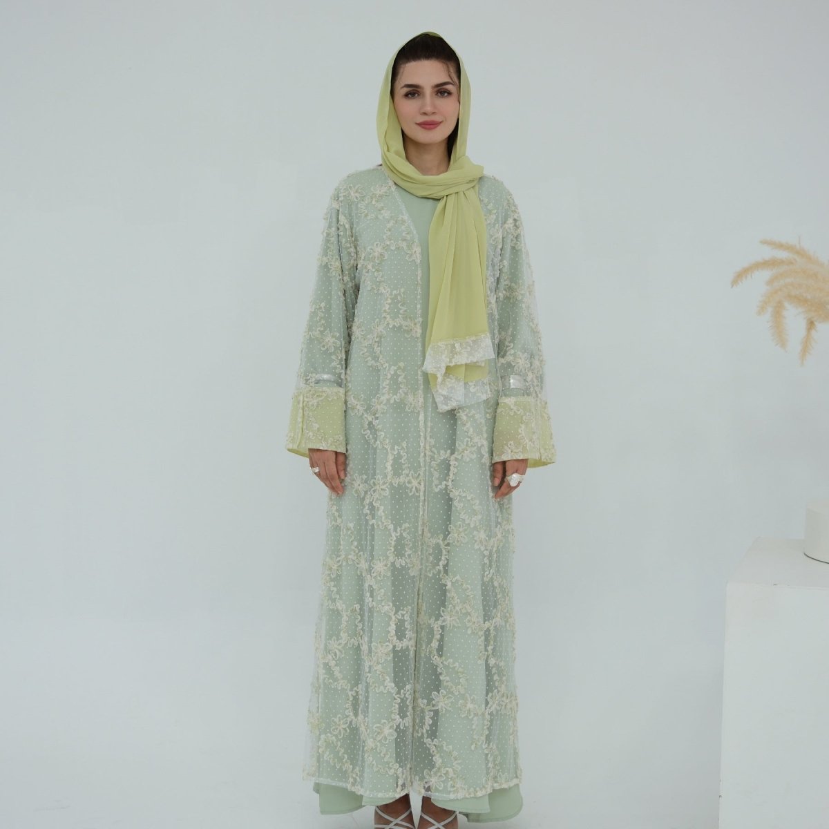 Abaya ouverte en mesh floral 3D (MOA288)