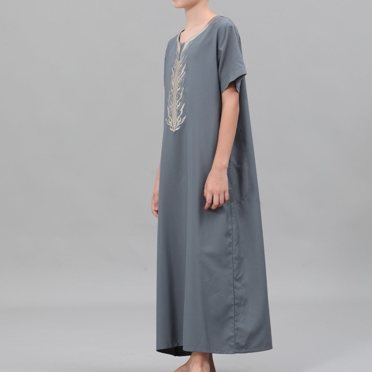 Qamis brodé pour garçons avec poches latérales (MKB035)