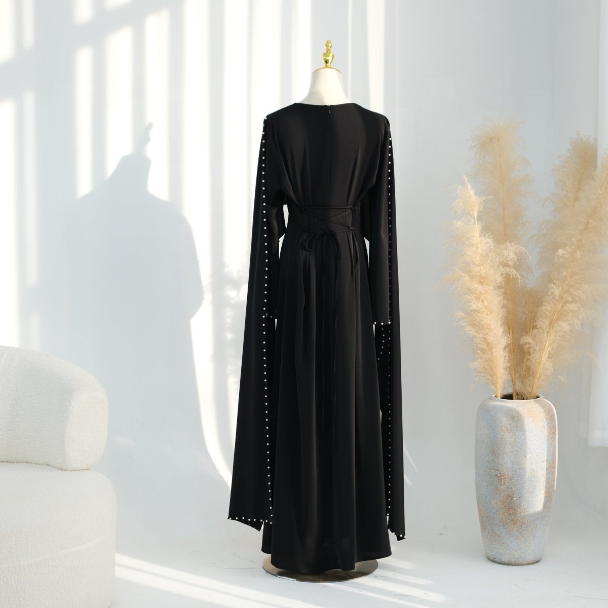Robe Maxi Nida à Manches Cape et Perles Brodées à la Main (MS439)