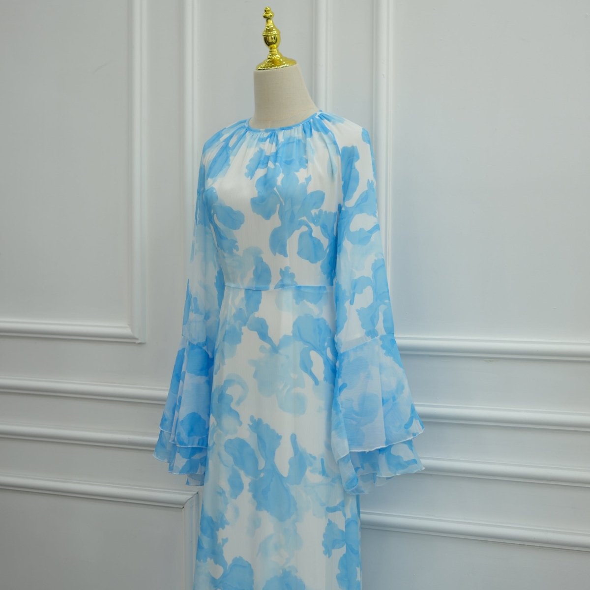 Robe maxi imprimée aquarelle à double couche et manches évasées (MS479)