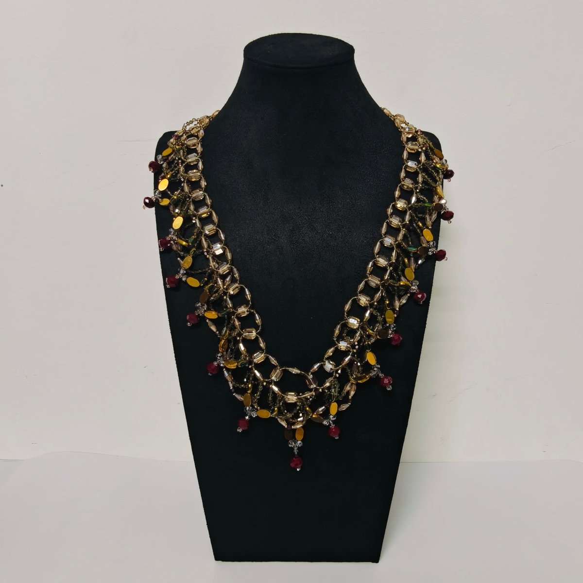 Collier de perles tissé à la main | Ras-de-cou en perles de verre et perles de coquillage | Collier en perles de rocaille au motif complexe (MAC343)