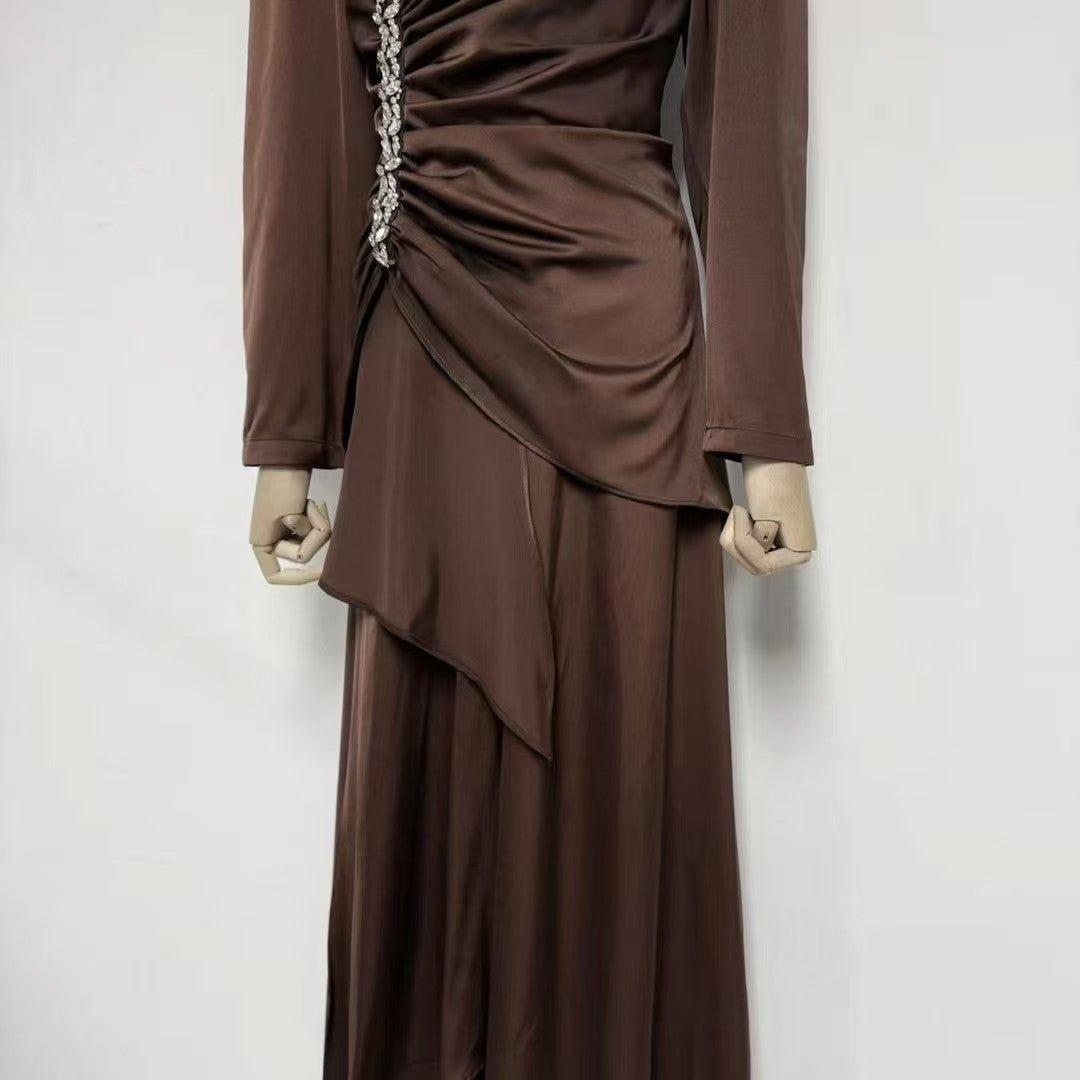 Robe froncée ornée de cristaux avec jupe à volant asymétrique (MS346)