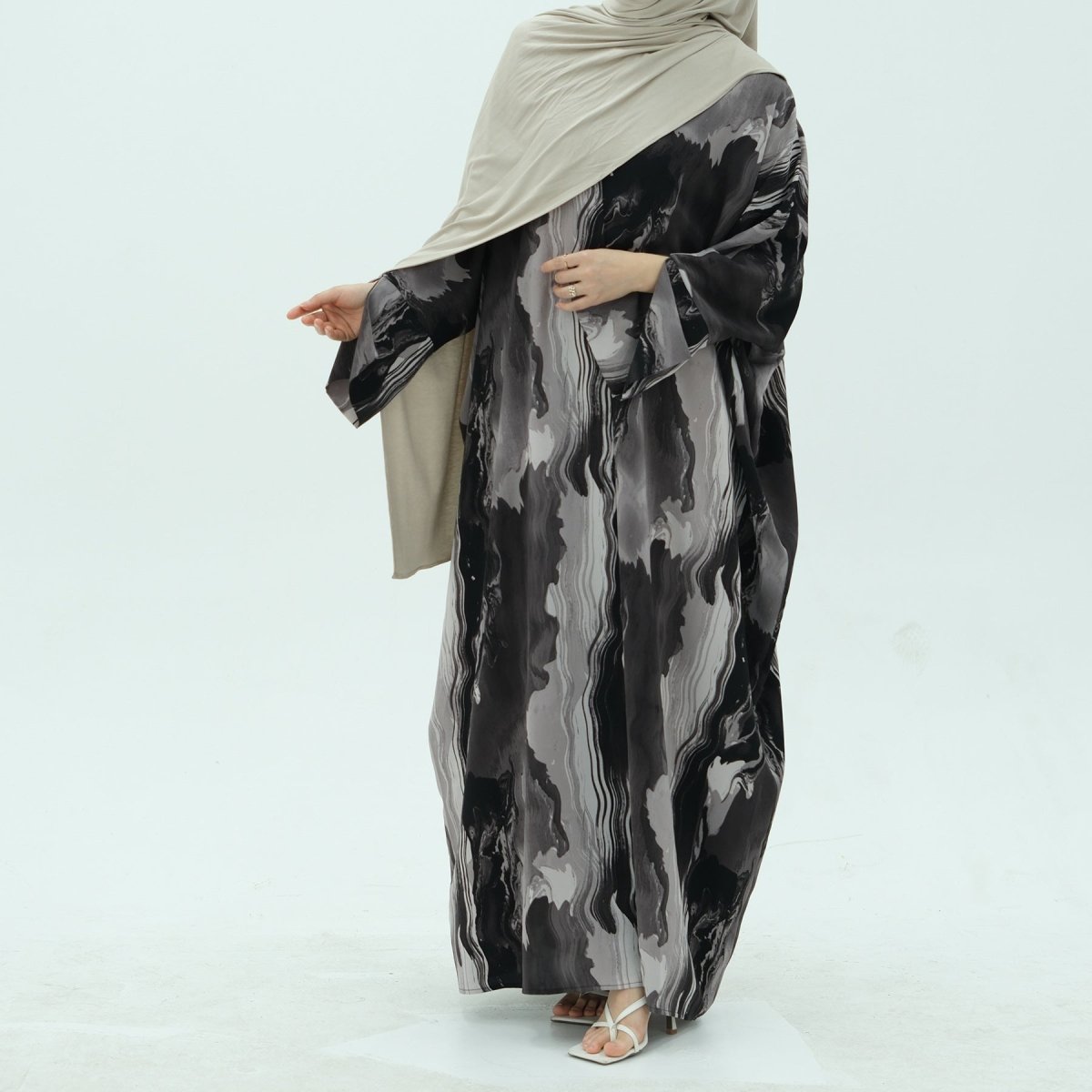 Cardigan Abaya imprimé élégant, motifs floraux géométriques artistiques, mode islamique modeste (MOA154)