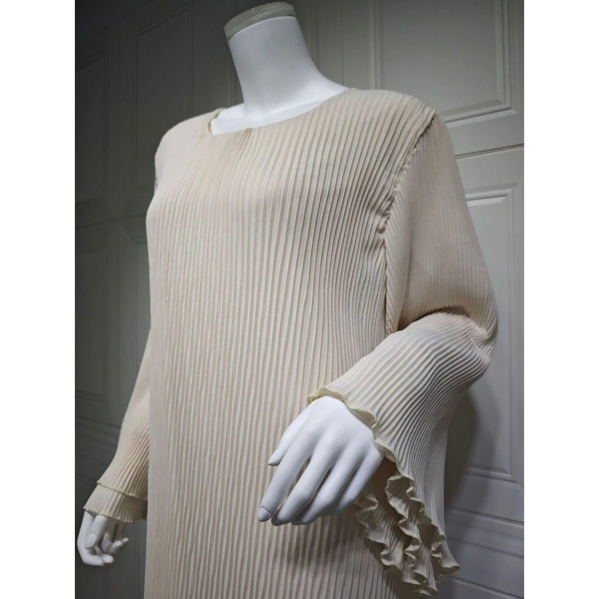 Robe Abaya élégante en mousseline plissée pour femmes musulmanes, coupe pull-over modeste, coloris uni, avec manches évasées (MA176)