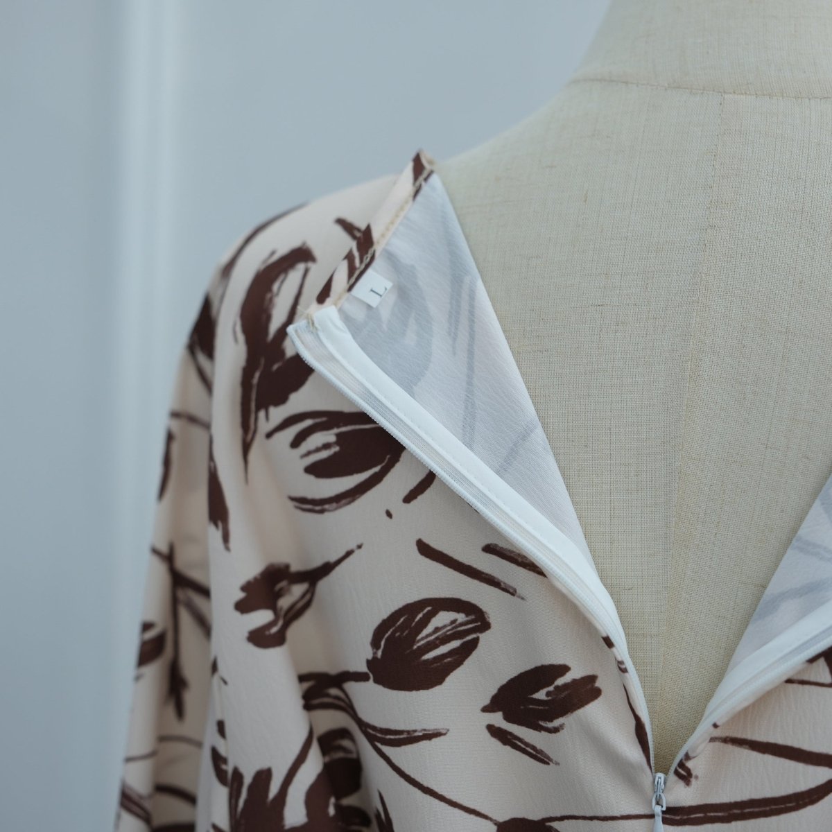 Robe Maxi Imprimée à Manches Cloche Froissées-Délavées (MS474)